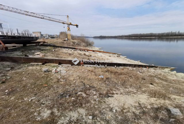 Eladó ipari ingatlan, Nyergesújfaluban 750 M Ft