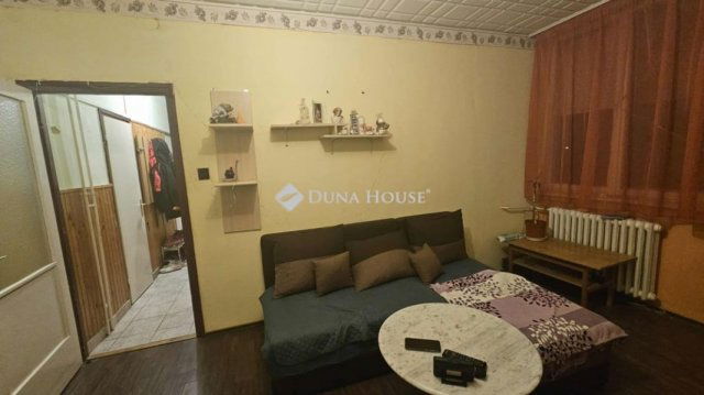 Eladó panellakás, Hajmáskéren 21 M Ft, 2 szobás