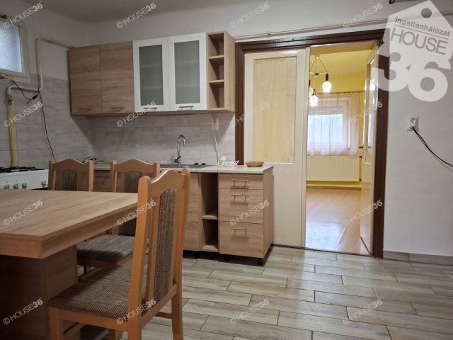 Eladó családi ház, Kiskunfélegyházán 27 M Ft, 2 szobás