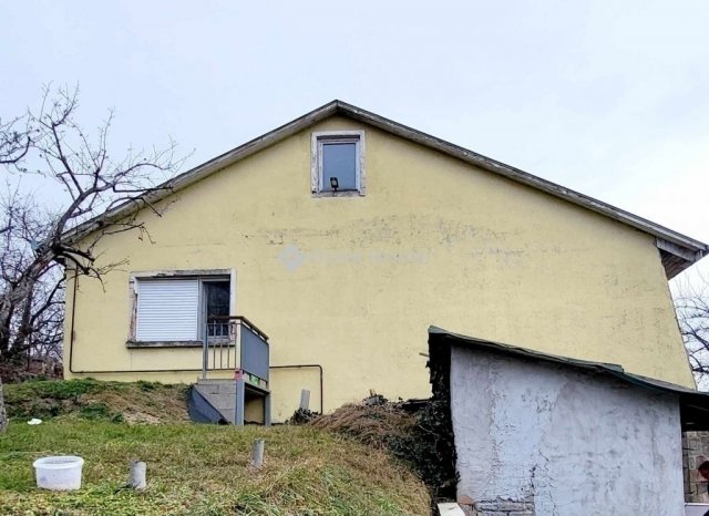 Eladó családi ház, Vácon 104.99 M Ft, 6 szobás