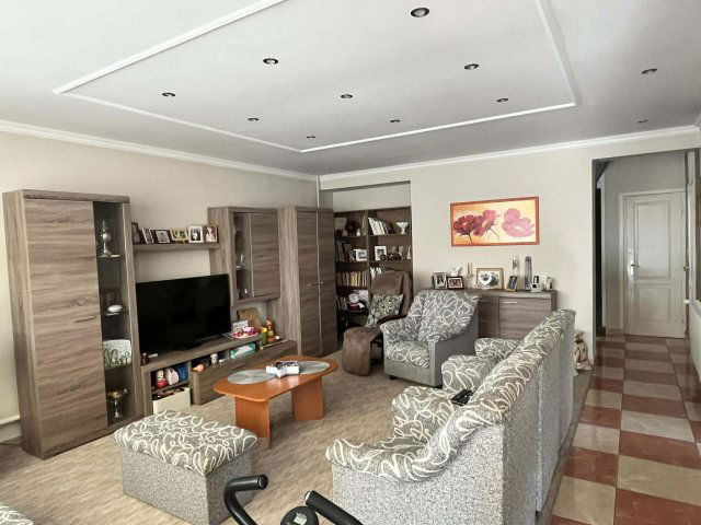 Eladó családi ház, Debrecenben 112.9 M Ft, 6 szobás