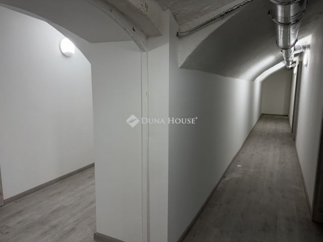 Eladó üzlethelyiség, Budapesten, XIV. kerületben 110.9 M Ft