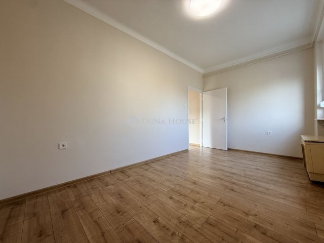 Eladó téglalakás, Kecskeméten 46 M Ft, 3 szobás