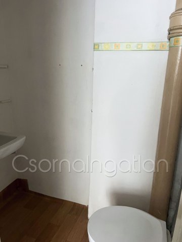 Kiadó üzlethelyiség, Csornán 85 E Ft / hó