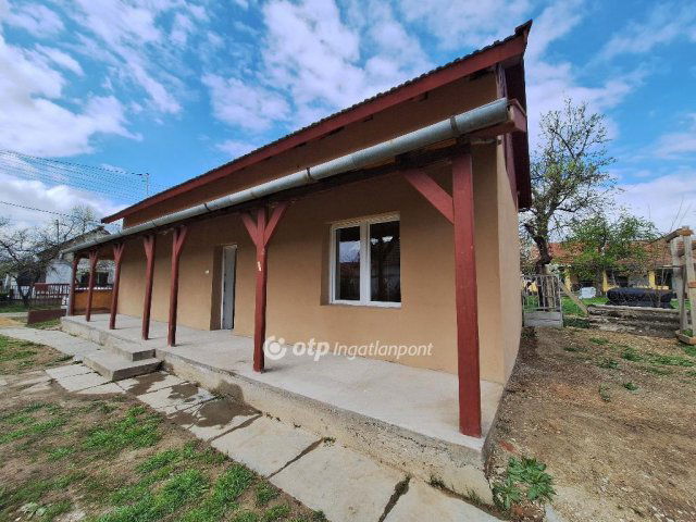 Eladó családi ház, Abádszalókban 24.9 M Ft, 2 szobás