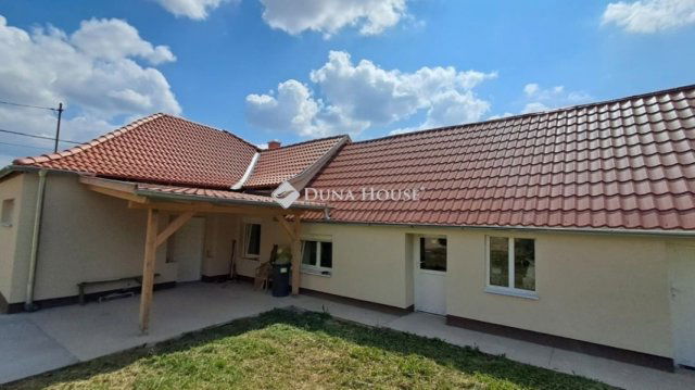 Eladó családi ház, Bakonyán 38.5 M Ft, 3 szobás