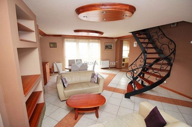 Eladó téglalakás, Kecskeméten 79 M Ft, 4 szobás