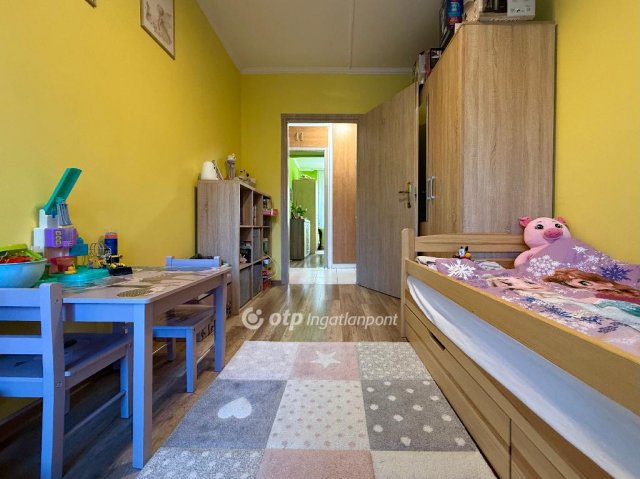 Eladó panellakás, Miskolcon 32.99 M Ft, 3 szobás