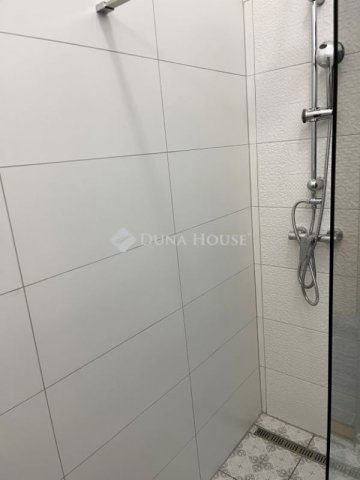 Eladó téglalakás, Székesfehérvárott 134.8 M Ft, 4 szobás