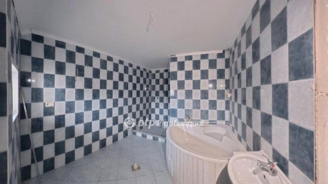 Eladó családi ház, Tiszanánán 18.5 M Ft, 5+1 szobás