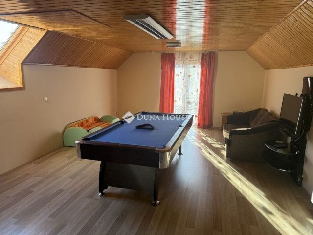 Eladó családi ház, Pécsett 125 M Ft, 5 szobás