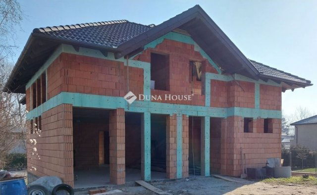 Eladó családi ház, Szentendrén 300 M Ft, 5 szobás