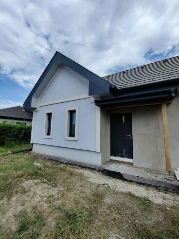 Eladó családi ház, Esztergomban 139.99 M Ft, 4 szobás