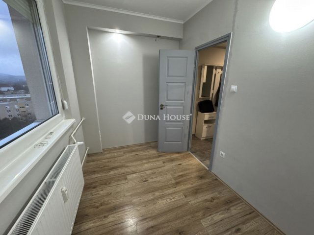 Eladó panellakás, Ajkán 30 M Ft, 2 szobás / költözzbe.hu