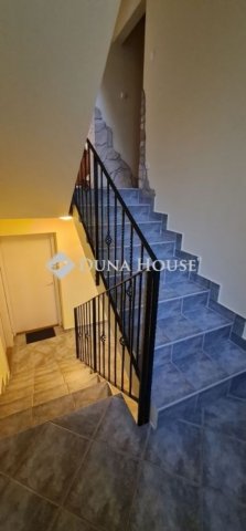 Eladó családi ház, Szadán 209.9 M Ft, 6 szobás