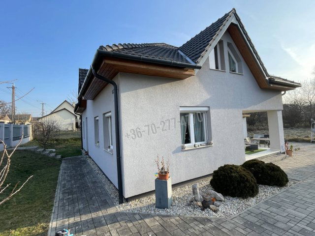 Eladó családi ház, Oroszlányban, Kossuth Lajos utcában 108 M Ft