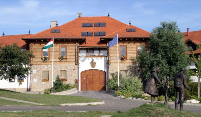 Eladó családi ház, Ceglédbercelen 483.288 M Ft, 11 szobás