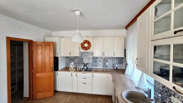 Eladó családi ház, Ercsiben 99 M Ft, 2+4 szobás