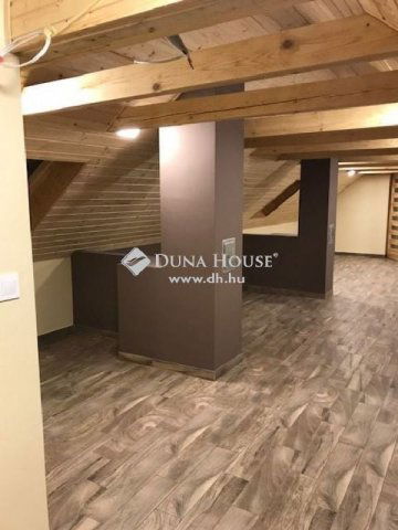 Eladó családi ház, Szadán 130 M Ft, 3 szobás