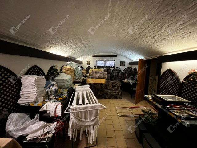 Eladó hotel, Sopronban 299 M Ft, 14 szobás / költözzbe.hu