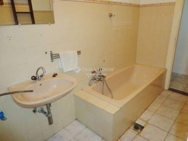 Eladó családi ház, Budapesten, XVIII. kerületben 109 M Ft