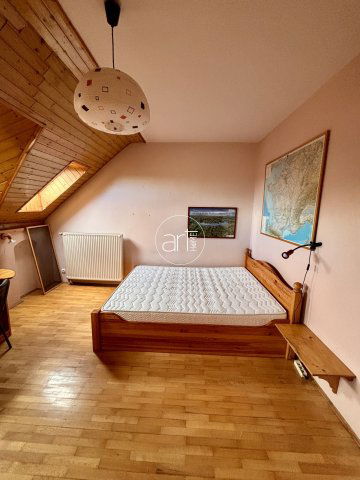 Kiadó téglalakás, albérlet, Szegeden, Fő fasoron 300 E Ft / hó