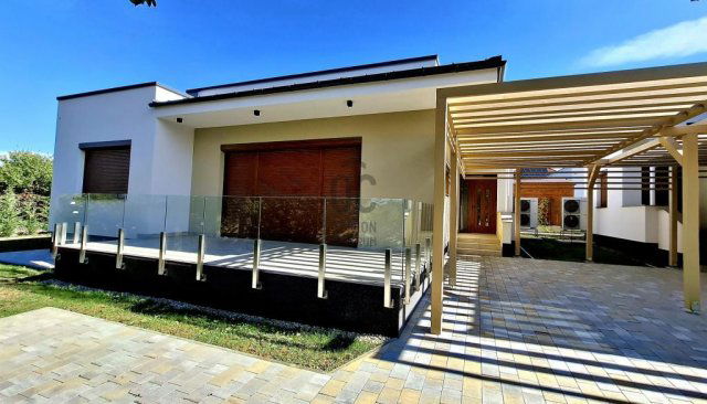 Eladó családi ház, Pécsett 118.99 M Ft, 3 szobás