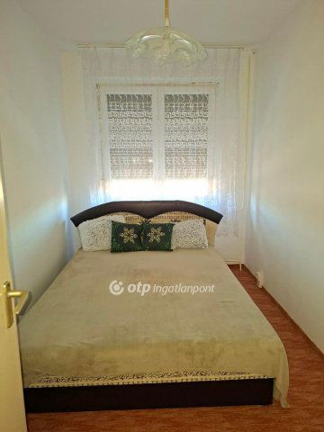 Eladó panellakás, Dunaújvárosban 36 M Ft, 1+2 szobás