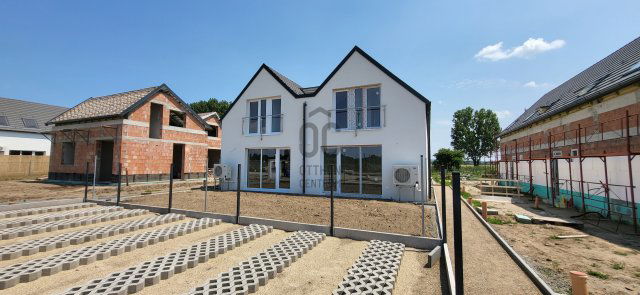 Eladó ikerház, Vácon 75.9 M Ft, 3 szobás / költözzbe.hu