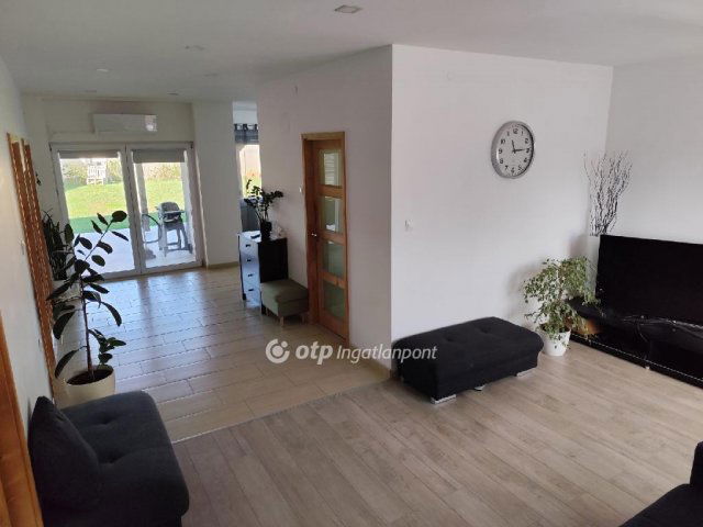 Eladó sorház, Hajdúnánáson 63.5 M Ft, 2 szobás