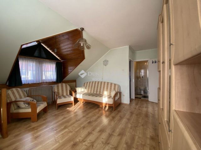 Eladó téglalakás, Veszprémben 79.99 M Ft, 3+3 szobás