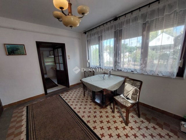 Eladó családi ház, Baján 38 M Ft, 5 szobás