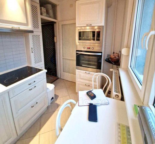 Eladó panellakás, Székesfehérvárott 55 M Ft, 3 szobás