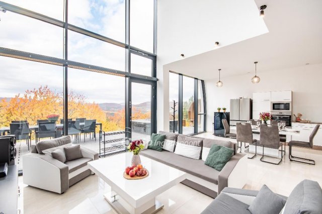 Eladó családi ház, Vágáshután 299 M Ft, 3 szobás