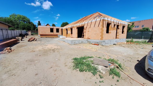 Eladó ikerház, Gödöllőn 125 M Ft, 5 szobás