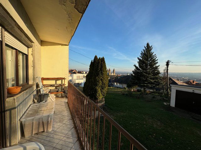 Eladó téglalakás, Pécsett 99 M Ft, 4 szobás