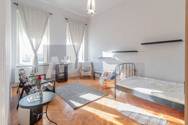 Eladó téglalakás, Szegeden 122 M Ft, 4 szobás