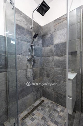 Eladó ikerház, Balatonvilágoson 240 M Ft, 5+1 szobás