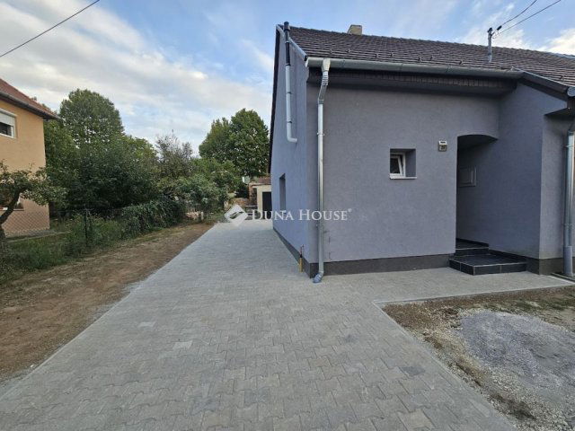 Eladó ikerház, Pécsett 78.9 M Ft, 2+1 szobás