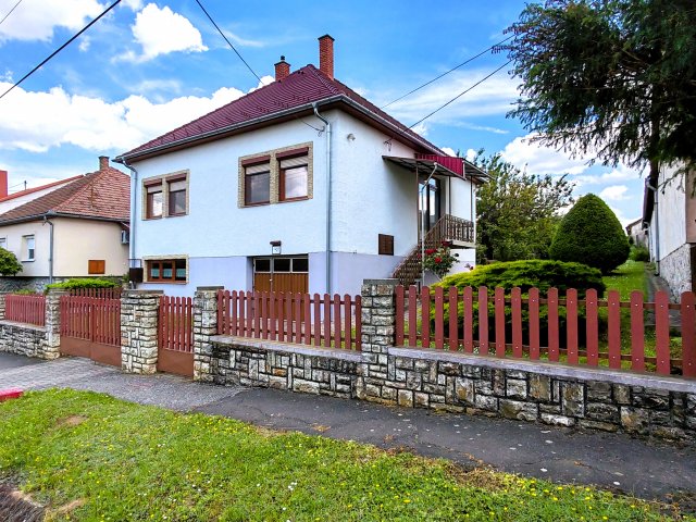 Eladó családi ház, Bonyhádon 75 M Ft, 5 szobás