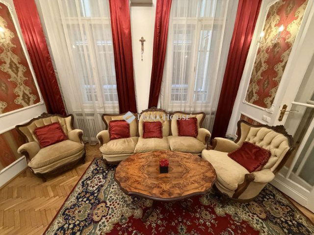 Eladó téglalakás, Budapesten, V. kerületben, Vértanúk terén