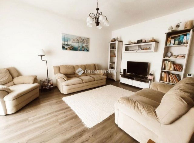 Eladó téglalakás, Pécsett 110 M Ft, 5 szobás