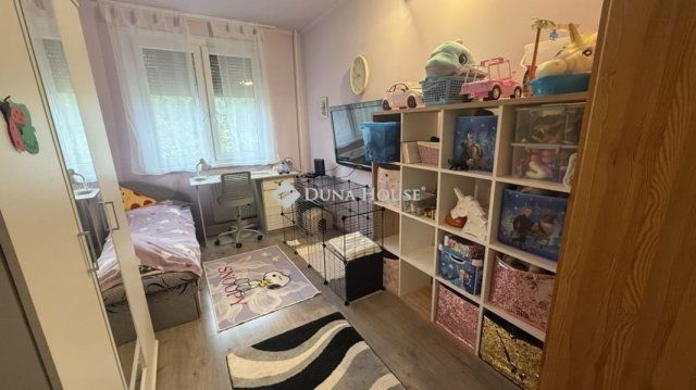 Eladó panellakás, Szombathelyen 49.9 M Ft, 3 szobás