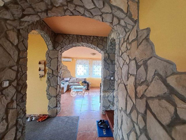 Eladó családi ház, Kisújszálláson 37 M Ft, 3 szobás