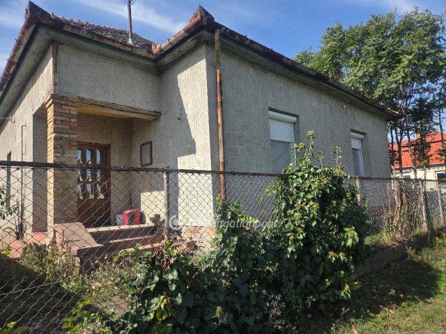 Eladó családi ház, Újszászon 22.5 M Ft, 3 szobás