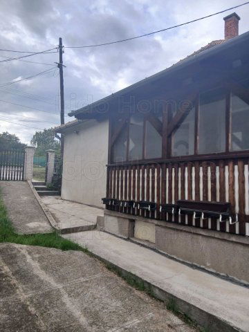 Eladó családi ház, Pétfürdőn 36.5 M Ft, 3 szobás