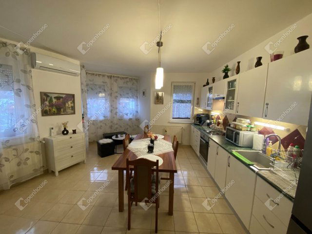 Eladó téglalakás, Mosonmagyaróváron 59.99 M Ft, 3 szobás