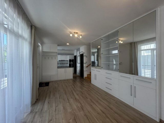 Eladó téglalakás, Budapesten, III. kerületben 225 M Ft, 4 szobás