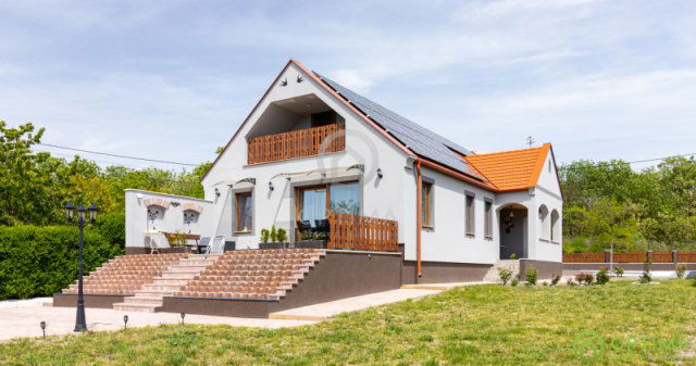 Eladó családi ház, Gyulakeszin 164 M Ft, 4 szobás