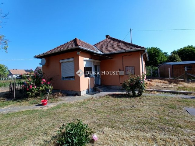 Eladó családi ház, Tápiószentmártonon 26.9 M Ft, 3 szobás